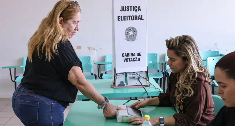 Saiba quais documentos levar para votar nas eleições de 2026