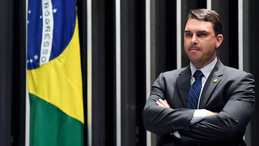 Flávio Bolsonaro pode perder mandato por faltas no Senado
