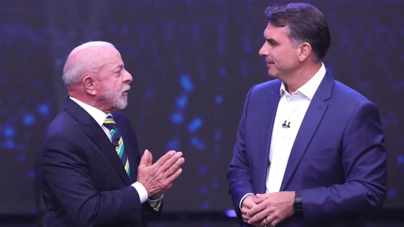 Flávio Bolsonaro marca 49,8%, contra 47,6% de Lula, aponta Atlas/Bloomberg