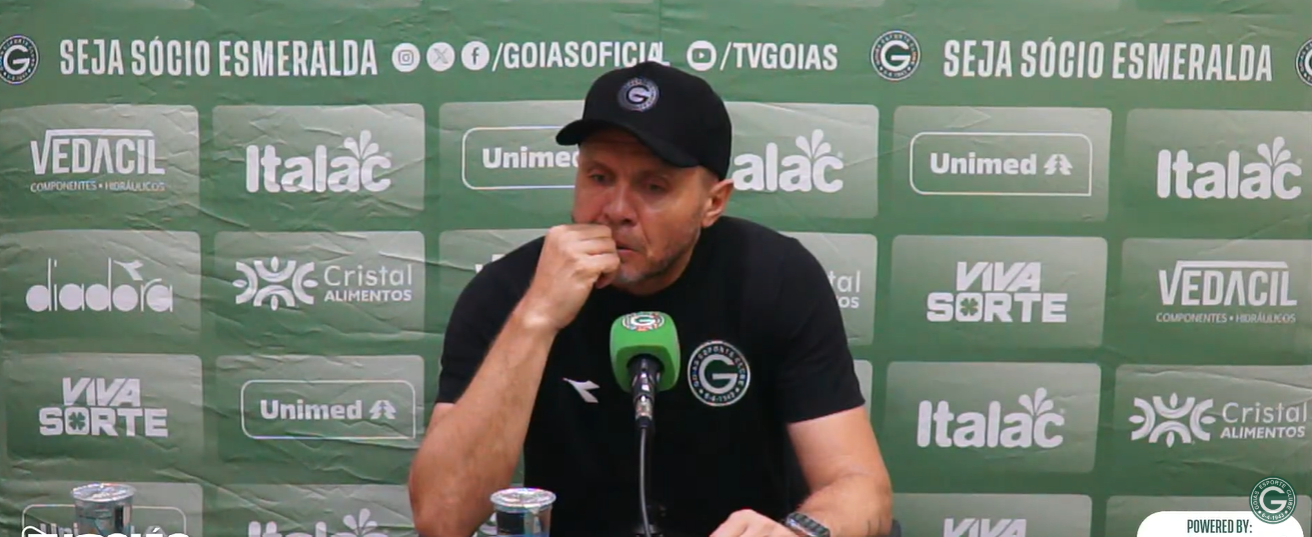 Mozart chama derrota do Goiás de “vergonhosa” e diz que time “desistiu do jogo”