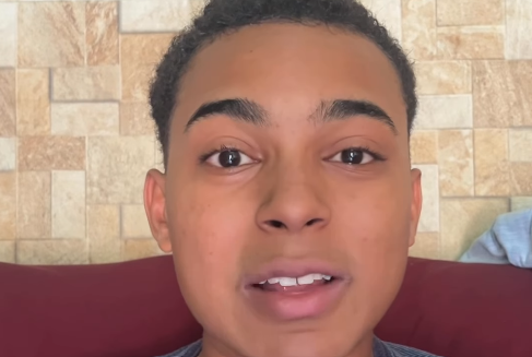Influenciador responde crítica à Bahia e chama bolsonarismo de "câncer do Brasil"