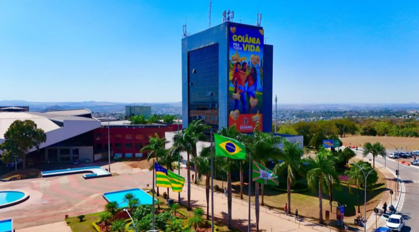 Câmara de Goiânia avança com nova política salarial para servidores administrativos da Educação