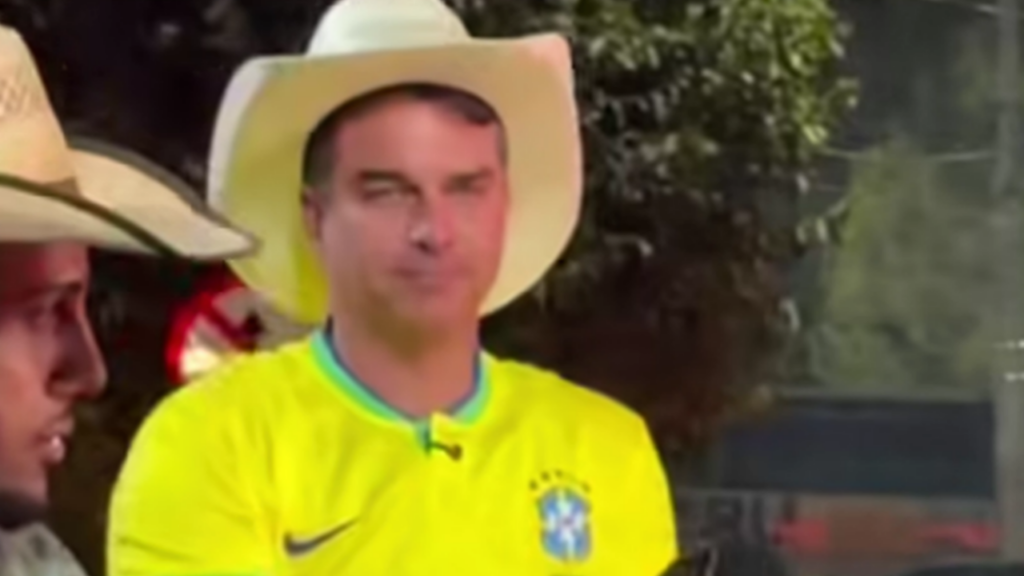Flávio Bolsonaro volta a Goiás para gravar campanha com sertanejos