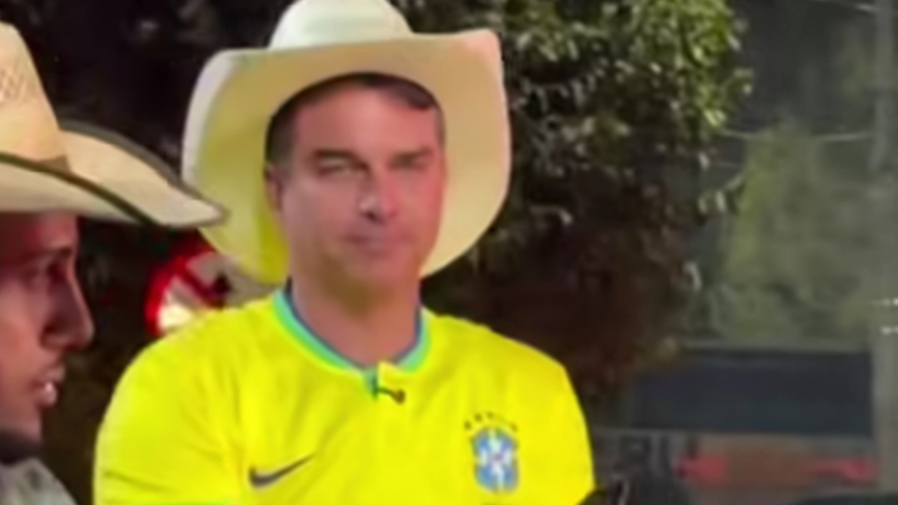 Flávio Bolsonaro volta a Goiás para gravar campanha com sertanejos