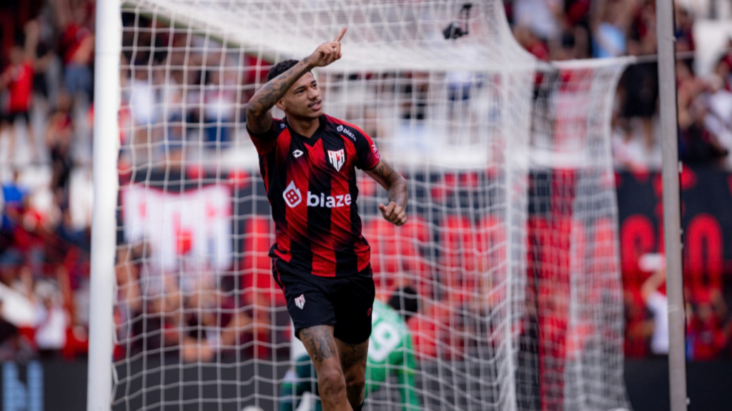 Atlético-GO vence América-MG por 2 a 0 no Accioly e segue firme na briga pelo acesso