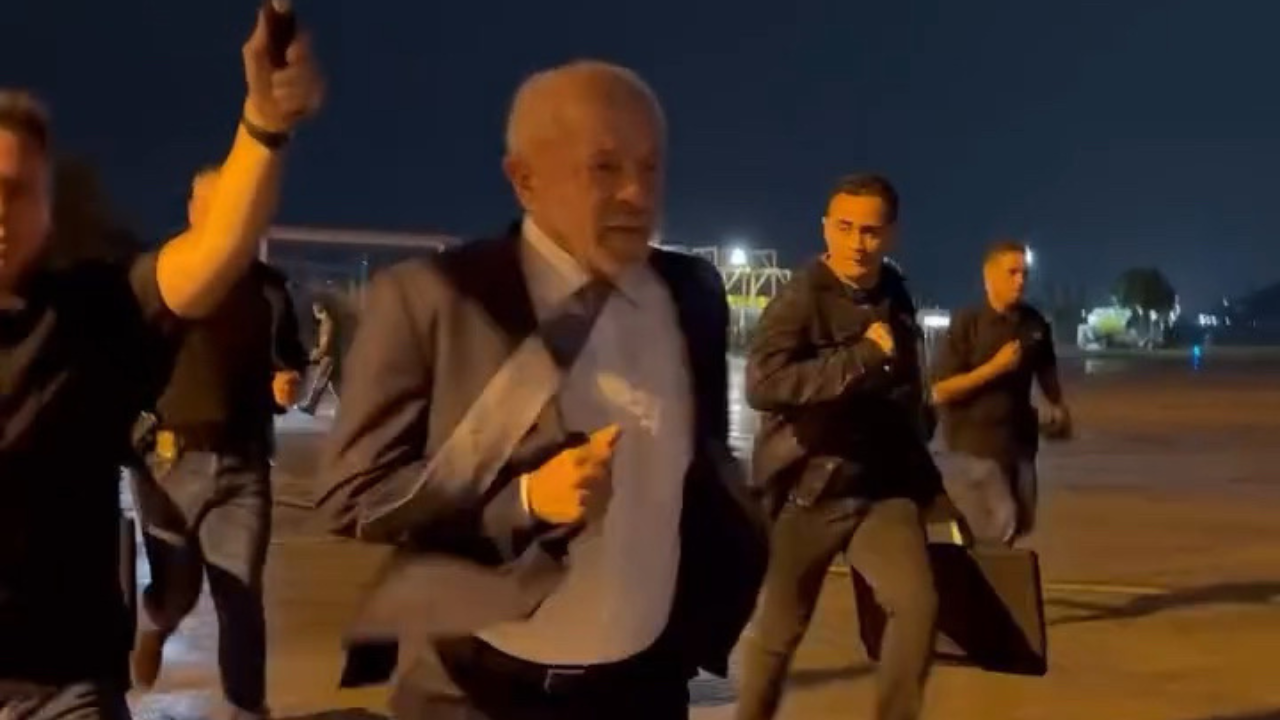 Vídeo: Lula corre até avião após sabatina na globo e surpreende internautas