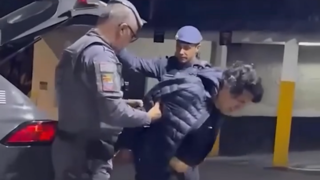 Vídeo: Deputado estadual é detido após disparo acidental em balada de SP