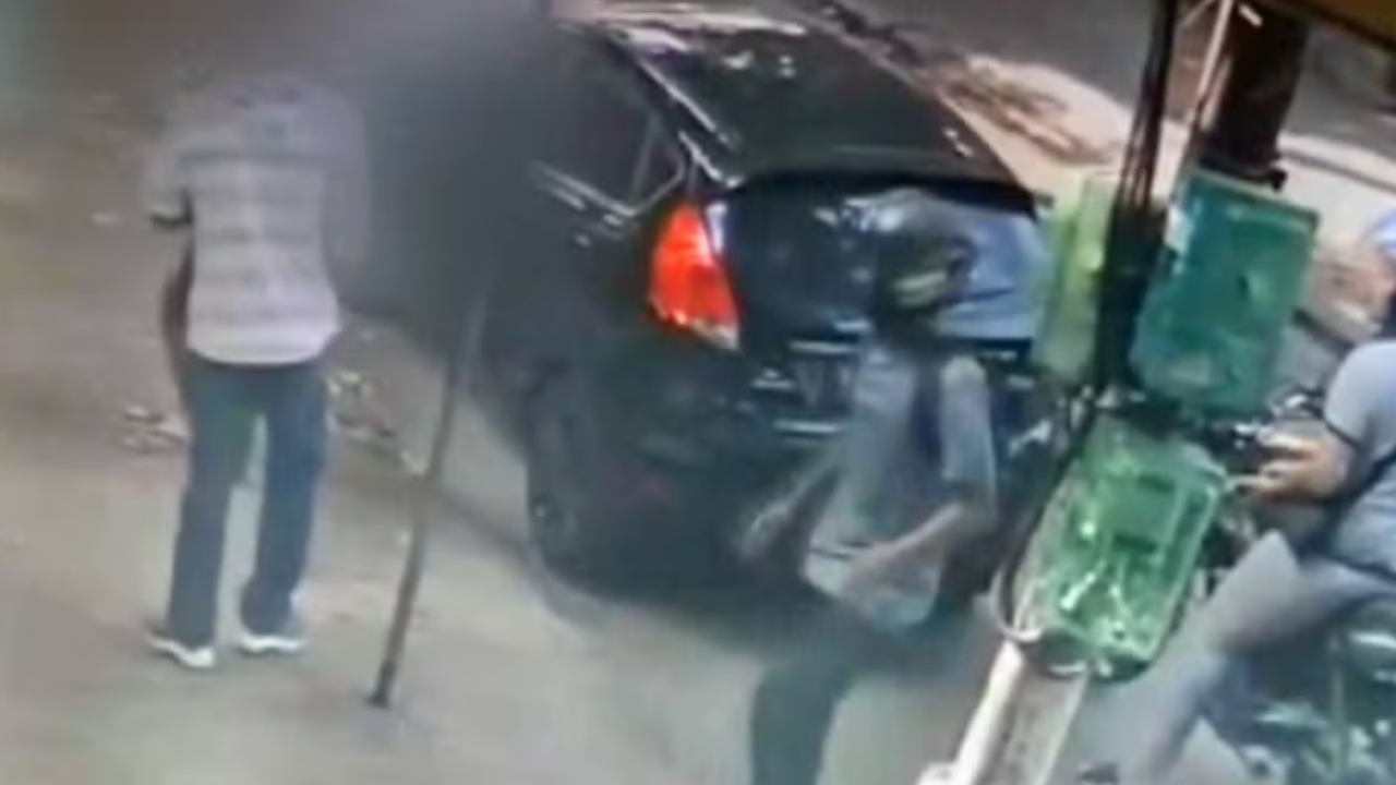 Vídeo: Pais são assaltados na porta de escola no Rio, e criminoso arranca aliança com os dentes