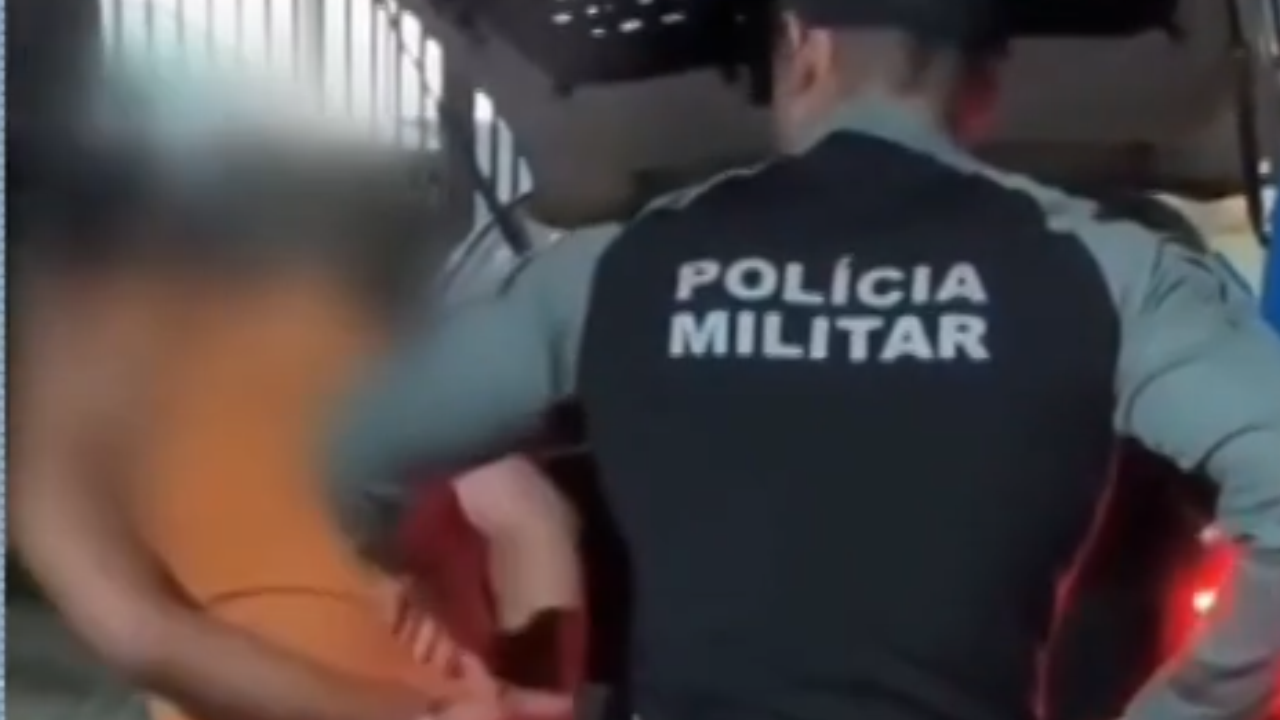 Homem é preso após matar companheira e atirar contra a própria enteada em Goiás