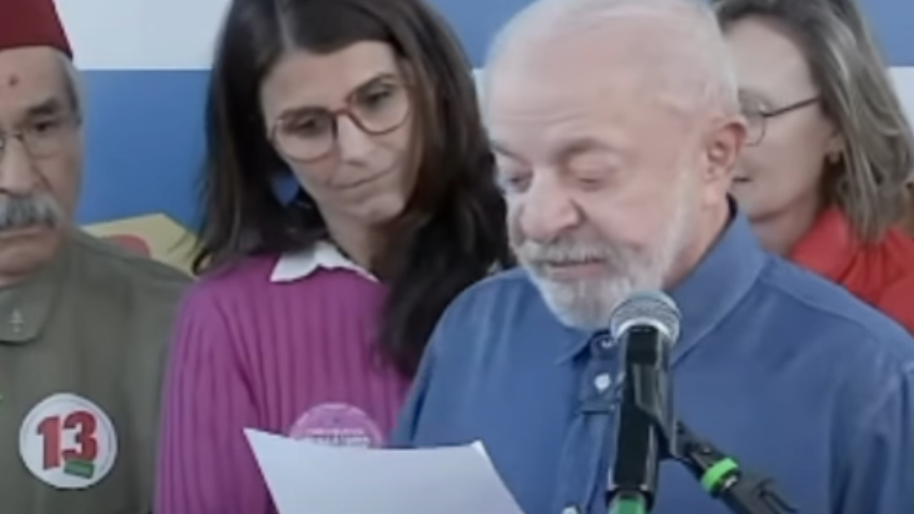 Vídeo: Lula eleva pressão sobre Flávio Bolsonaro e questiona presença de miliciano na Presidência