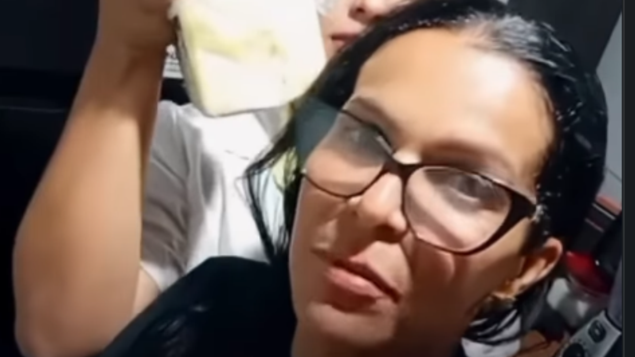 Mulher rebate Flávio Bolsonaro ao exibir geladeira cheia de carne e faz crítica; assista ao vídeo