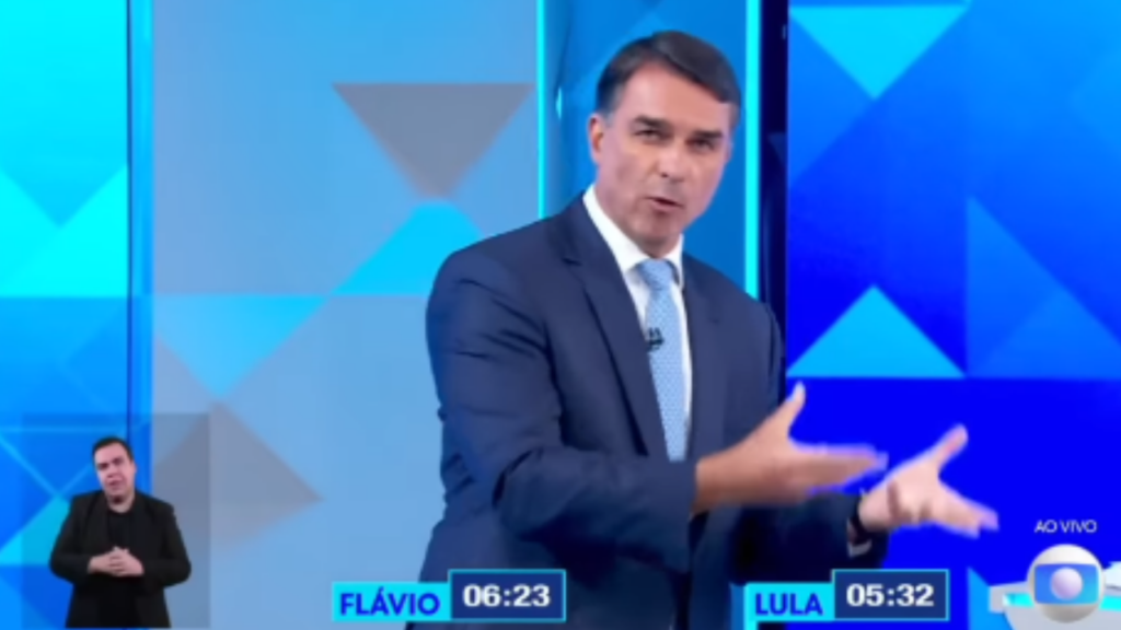 Vídeo: Flávio Bolsonaro defende inocência de PM acusado pela morte de menina no Rio