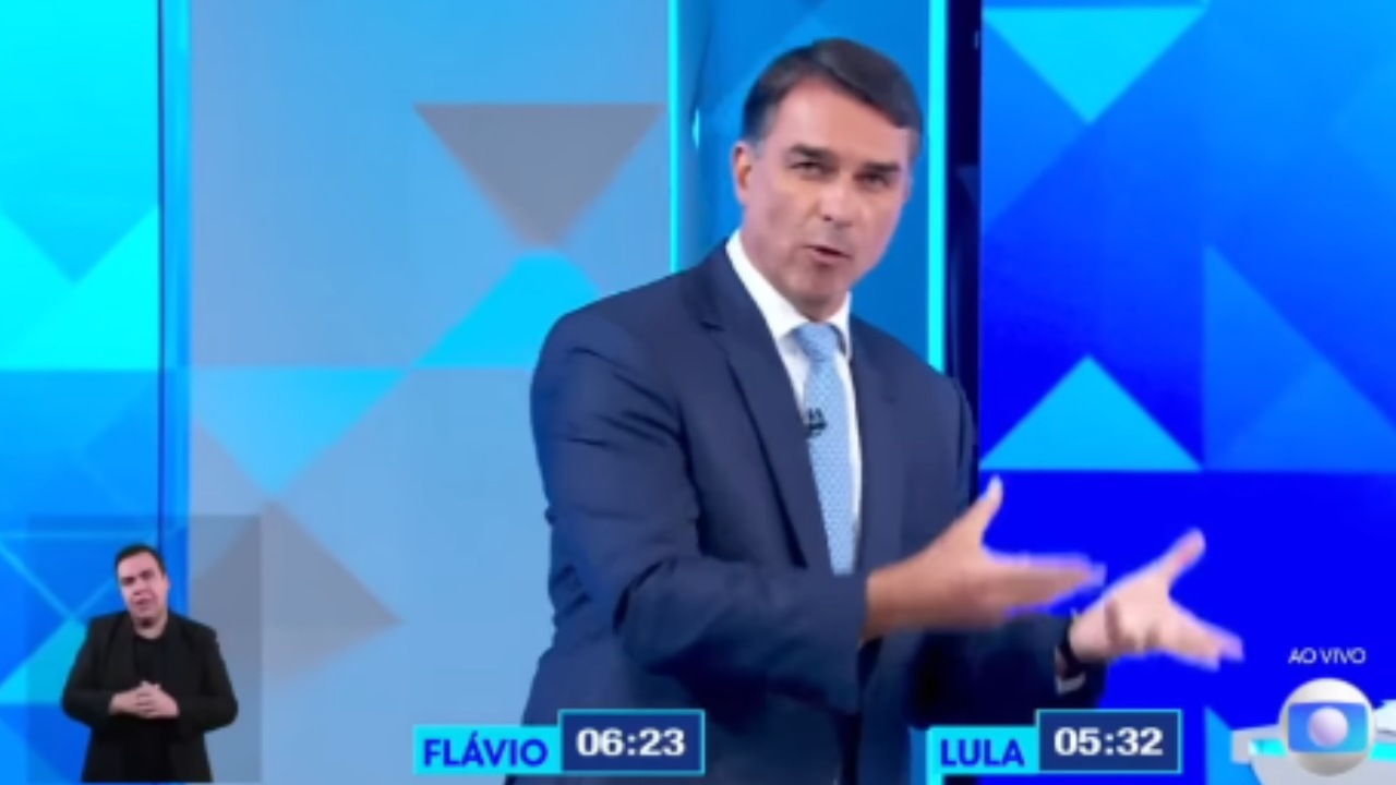 Vídeo: Flávio Bolsonaro defende inocência de PM acusado pela morte de menina no Rio