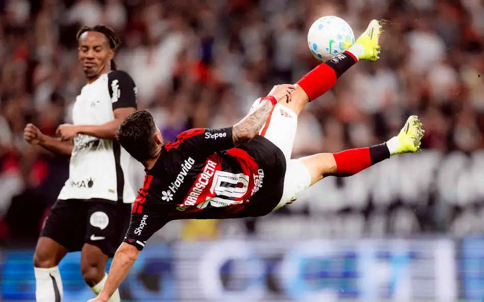 Flamengo tenta retomar liderança e Corinthians pode entrar na zona da degola do Brasileirão