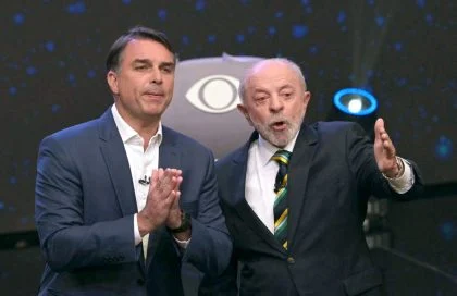 Flávio Bolsonaro vence Lula em votação na Papudinha, no Distrito Federal