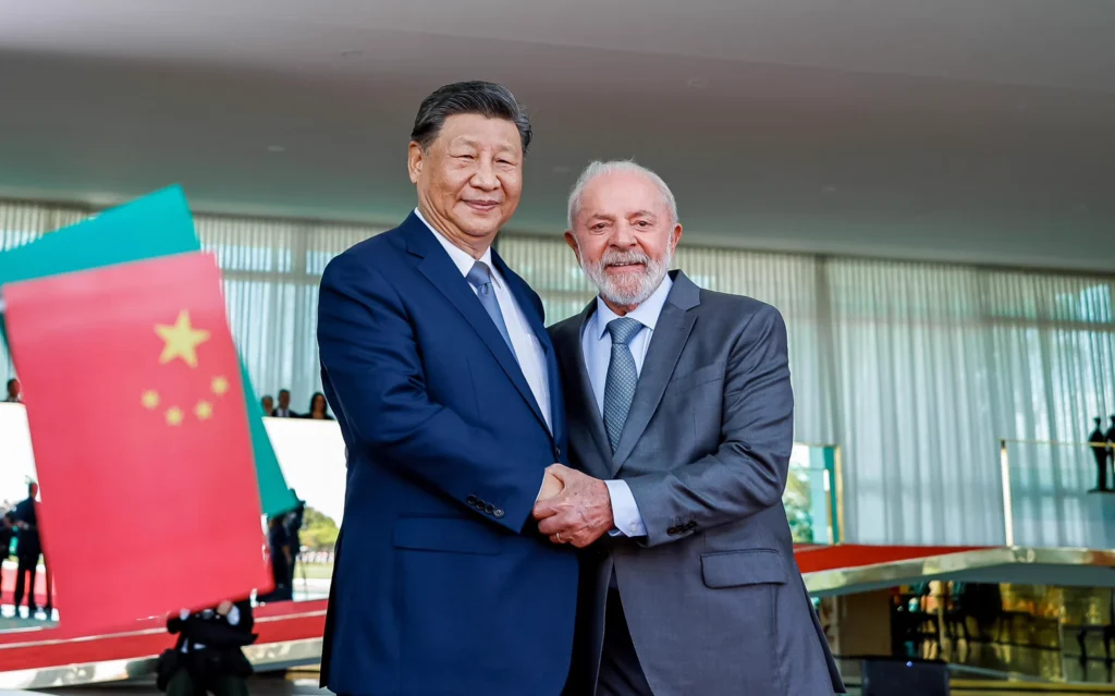 Xi Jinping parabeniza Lula e quer elevar parceria entre China e Brasil
