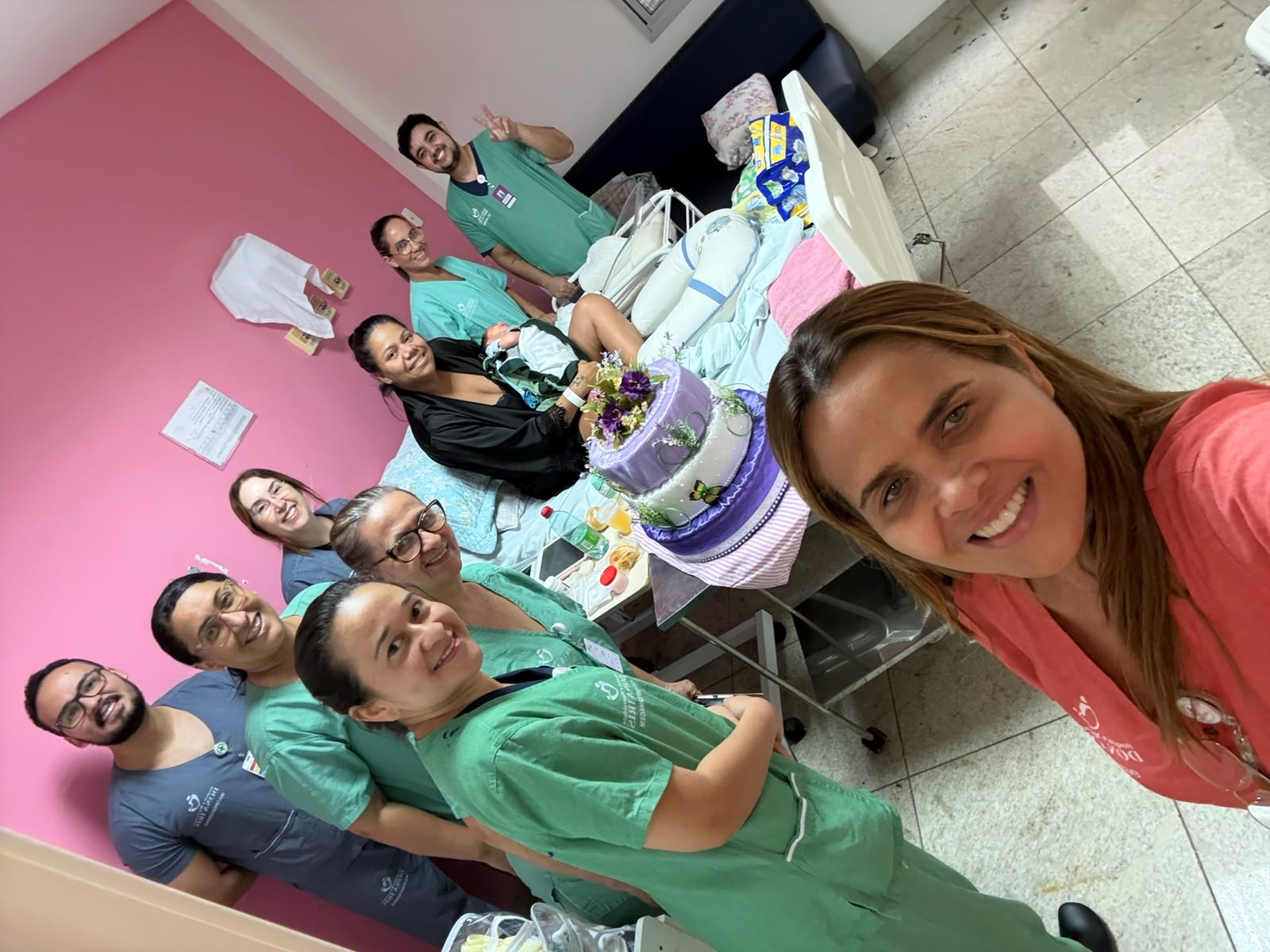 HMDI celebra aniversário de paciente internada