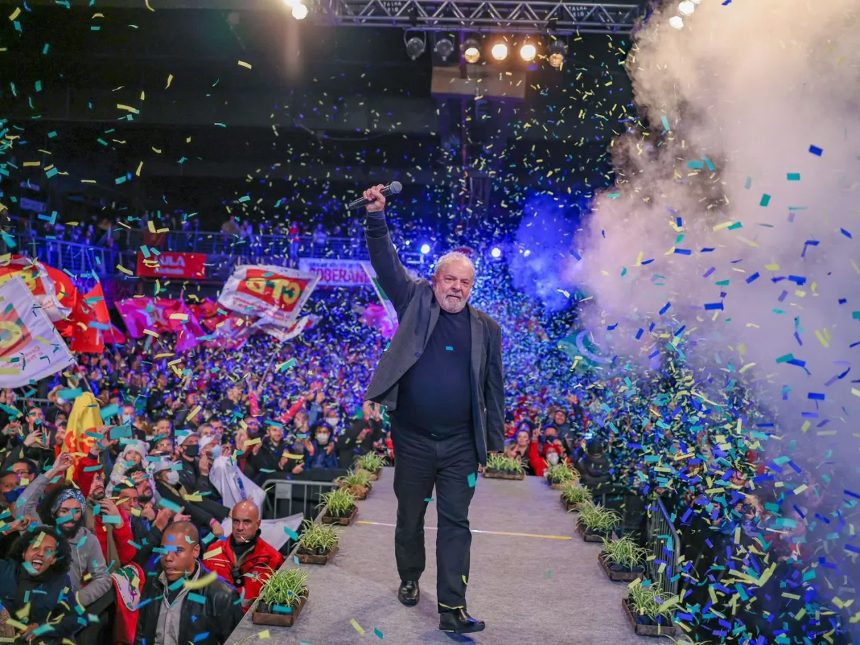 Vitórias de Lula com fim da escala 6x1, mudanças para MEIs e agenda da segurança