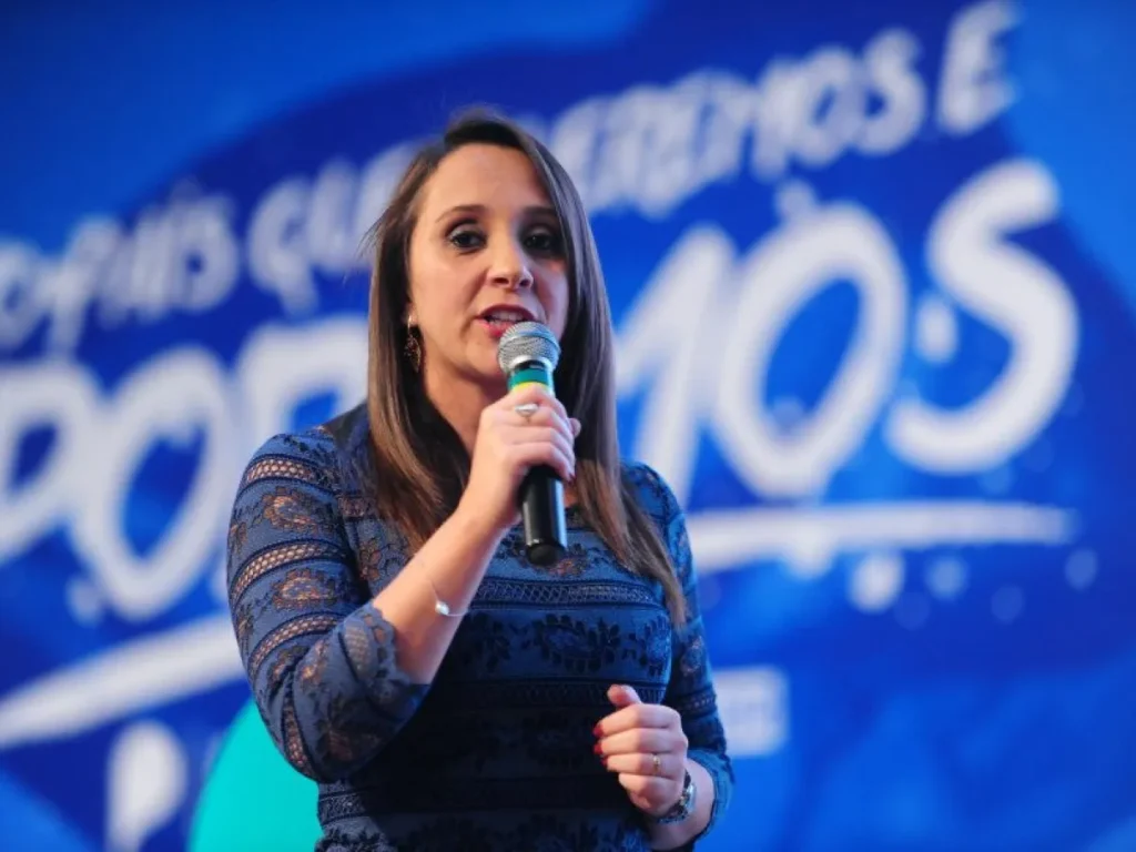 Podemos oficializa apoio a Flávio Bolsonaro no segundo turno e amplia base do candidato