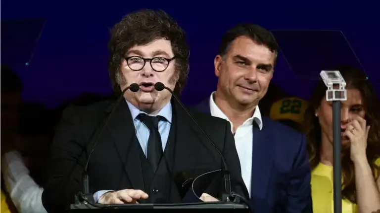 Milei é investigado por possível ajuda na fuga de Flávio Bolsonaro