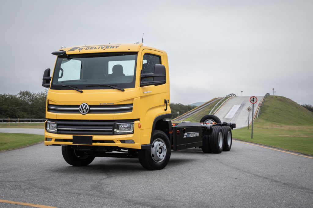 VWCO lança os caminhões elétricos e-Delivery 12 e 17 e o Constellation Biometano