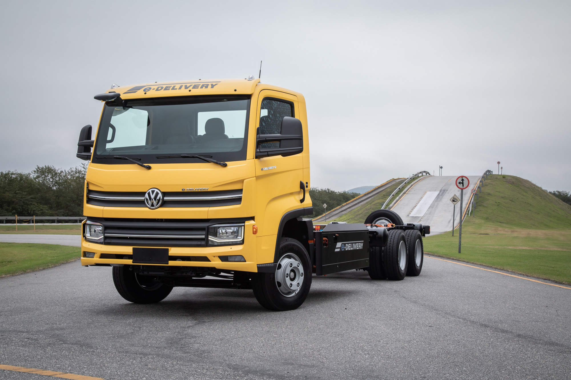 VWCO lança os caminhões elétricos e-Delivery 12 e 17 e o Constellation Biometano