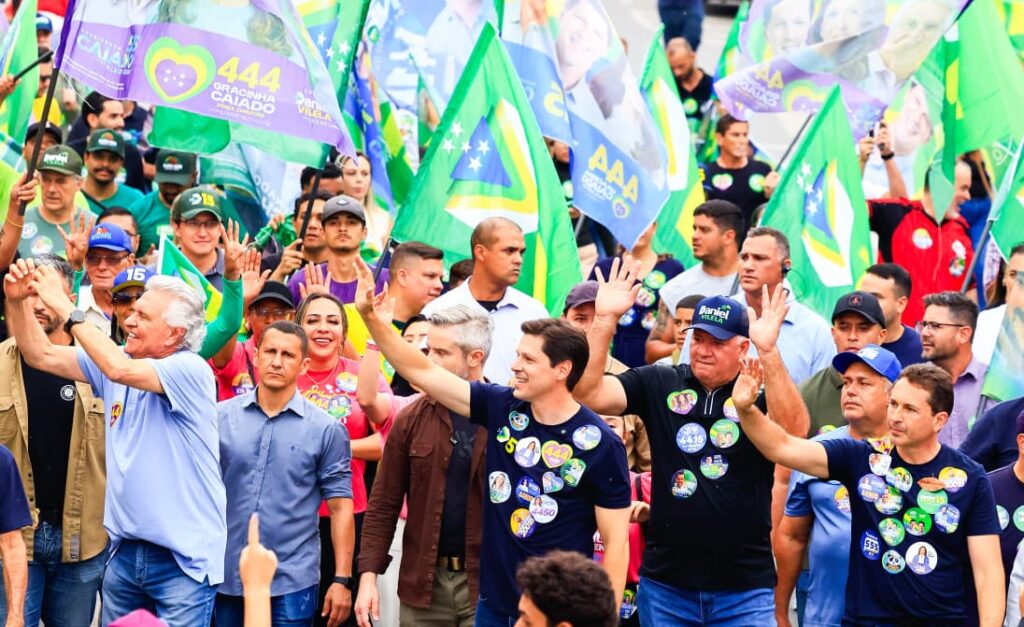 Daniel Vilela e Caiado reúnem multidão no Garavelo, em Aparecida de Goiânia