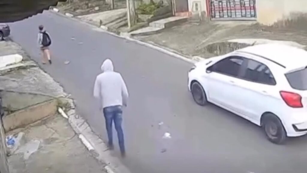 Vídeo: Suspeitos sequestram duas vítimas e fazem transferências via pix