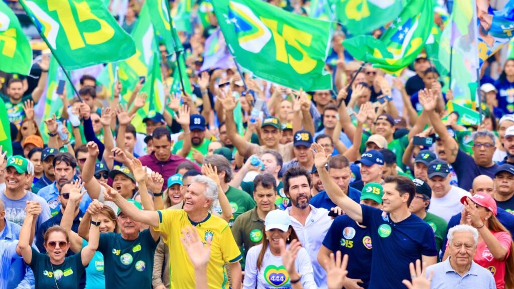 Daniel Vilela e Caiado mobilizam 5 mil pessoas em caminhada histórica em Goiânia