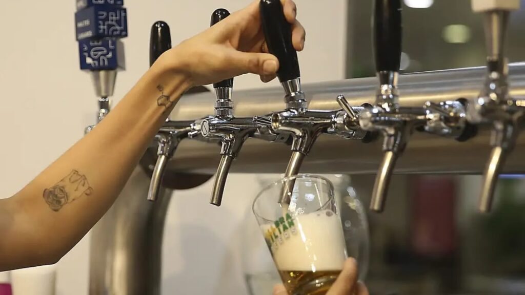 Eleitores de 62 municípios de Goiás enfrentam restrições a bebidas no domingo de votação