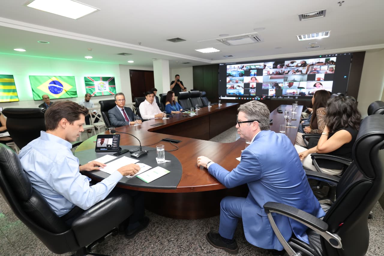 Daniel Vilela mobiliza prefeitos para conter avanço da dengue, zika e chikungunya em Goiás