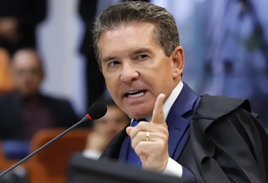 PF prende presidente do Tribunal de Contas de Mato Grosso em operação sobre contratos