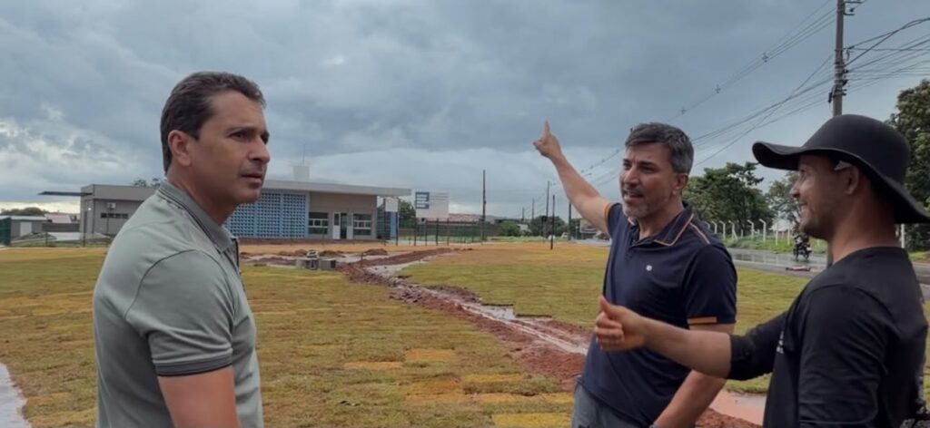 Obras de pavimentação, parque e saúde avançam em Aparecida