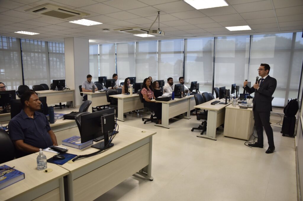 Reforma tributária: TCE-GO capacita servidores para fiscalizar transição