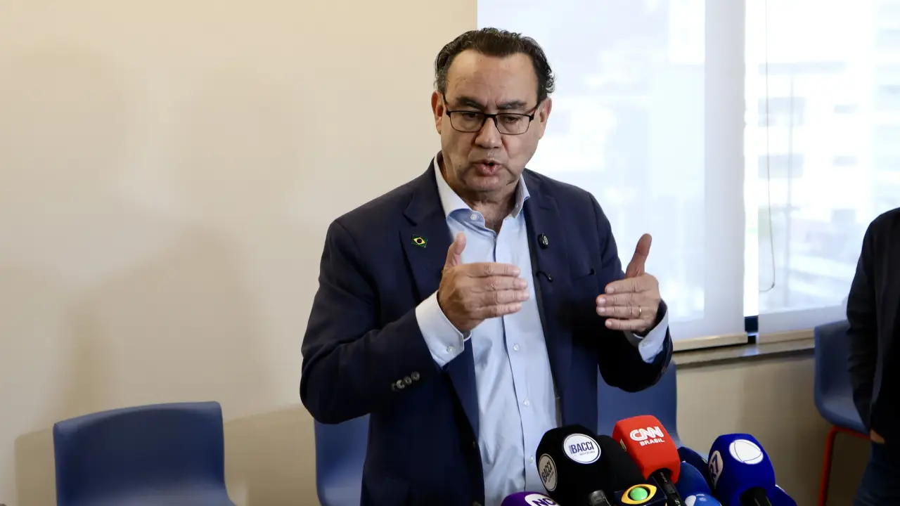 Augusto Cury decide apoiar Flávio Bolsonaro no segundo turno após conversa por vídeo
