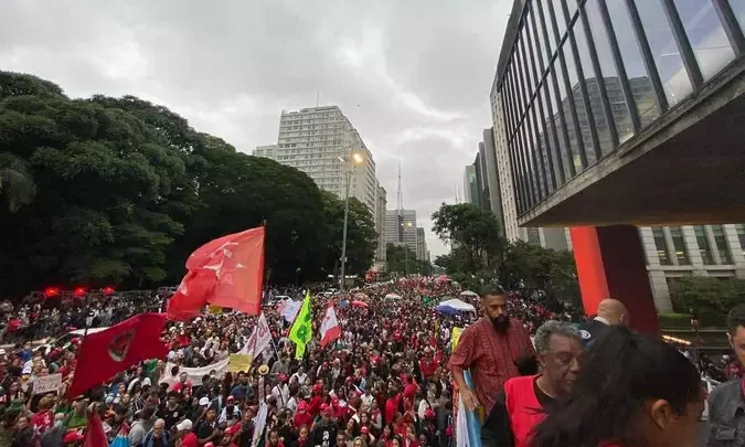 Lula participa de ato na Paulista para mobilizar apoiadores no 2º turno