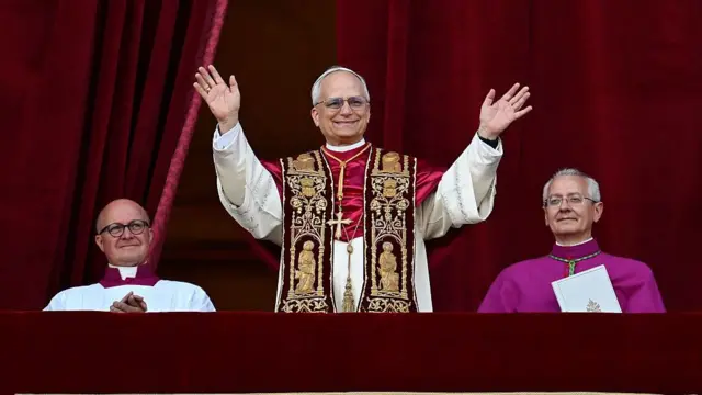 Papa Leão XIV passa por cirurgia no pulmão após diagnóstico de câncer