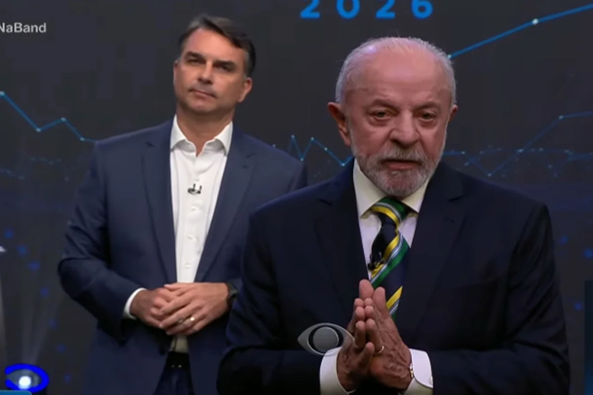 Lula e Flávio Bolsonaro discutem sobre privatização do SUS em debate