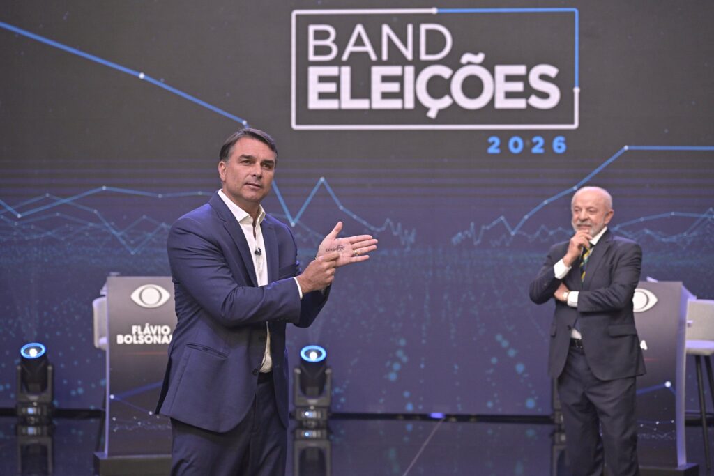 Jornais estrangeiros repercutem debate entre Lula e Flávio Bolsonaro