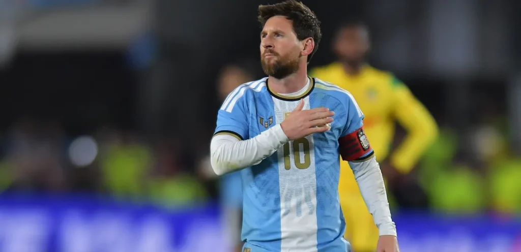 Messi encerra ciclo na Argentina com gol e vitória por 3 a 0 sobre Benin