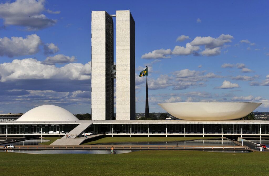 Câmara dos Deputados abre concurso com salário de R$ 32 mil e 66 vagas imediatas