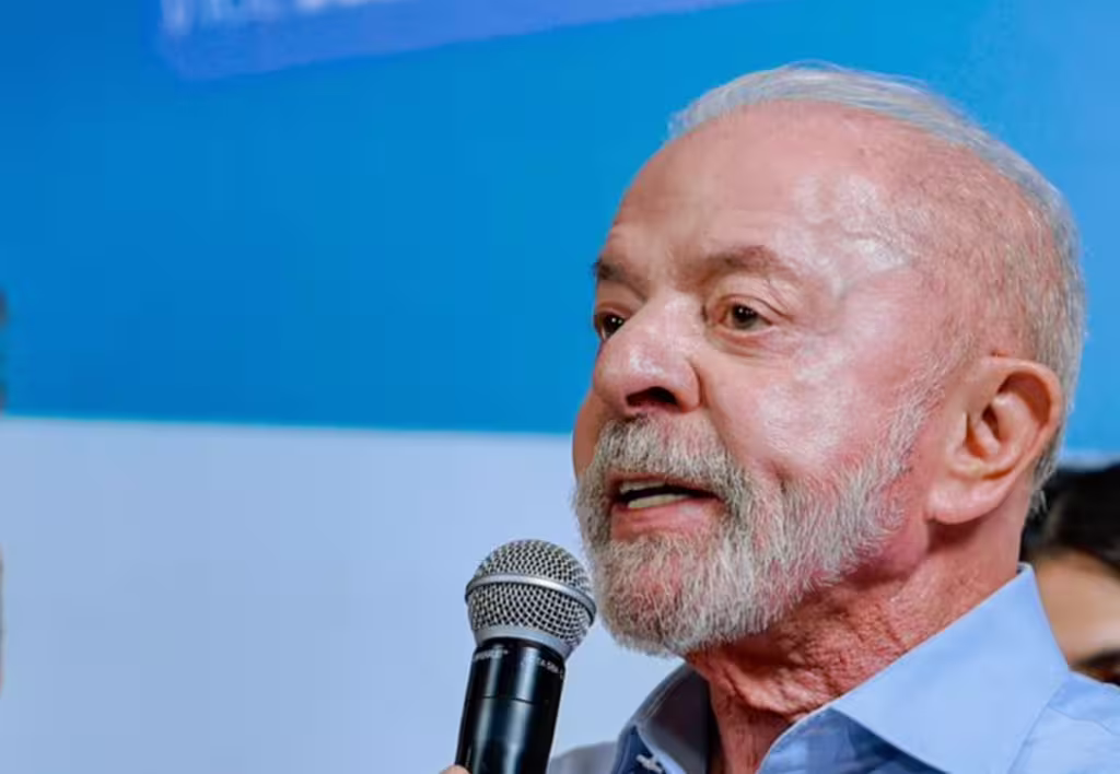 Lula cobra TSE por suspensão de canal no WhatsApp