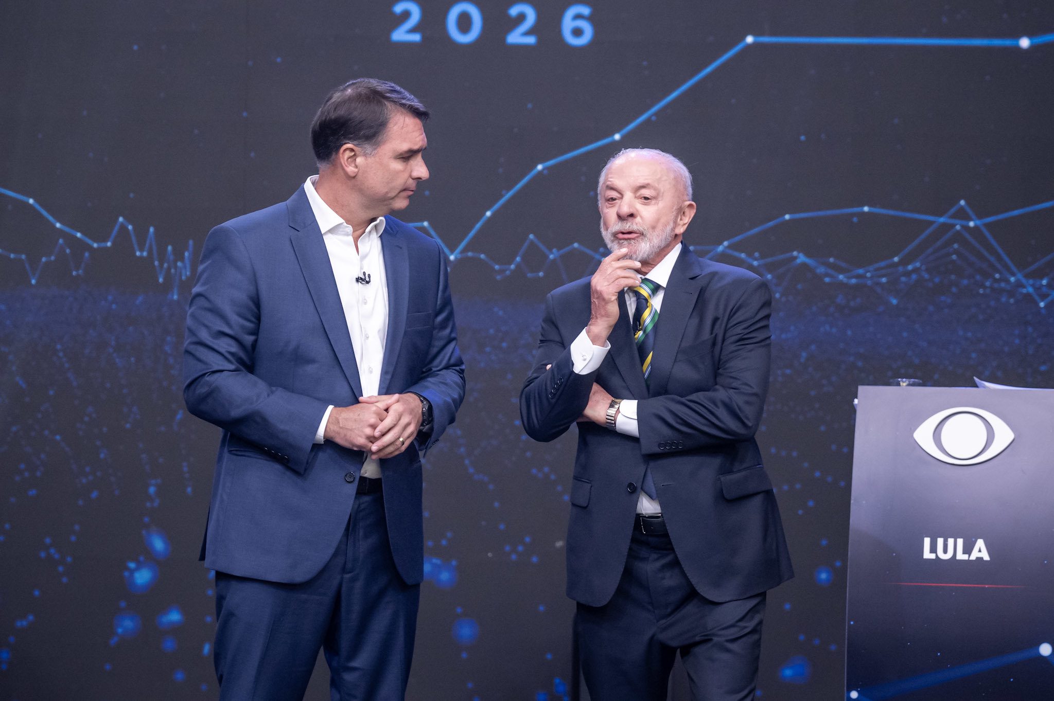 Apuração pode ter viradas e mudar liderança entre Flávio Bolsonaro e Lula
