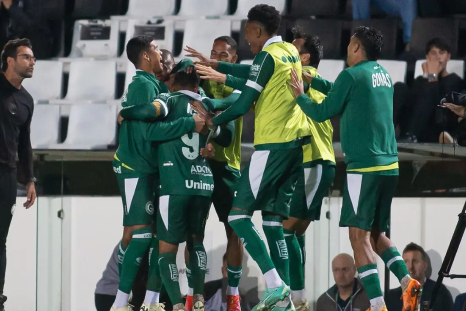 Goiás vence Operário-PR fora de casa e fica a cinco pontos do G-6