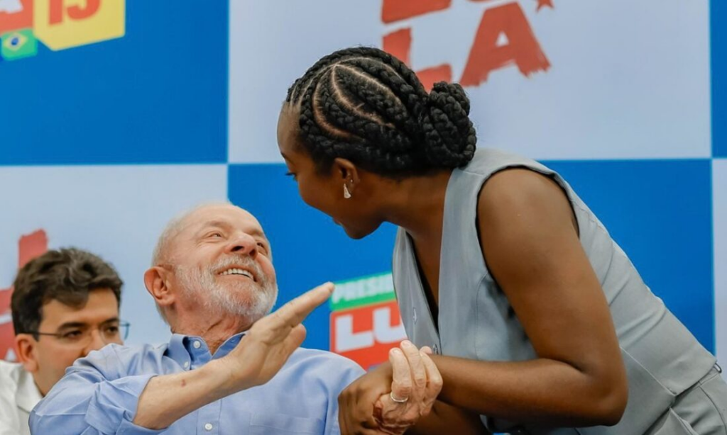 Quem é Ana Elisa, jovem de 21 anos que saiu das redes para Câmara dos Deputados