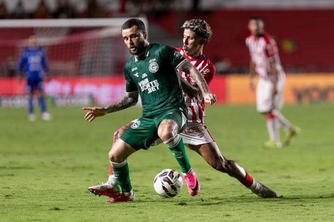 Goiás recebe Náutico nesta segunda (19) em busca da zona de playoffs na Série B