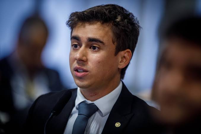 Nikolas Ferreira critica mudanças no horário e faz alerta aos eleitores; vídeo foi apagado e deputado postou outro em seguida