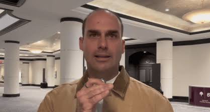 Eduardo Bolsonaro questiona vitória de Lula e pede pressão internacional