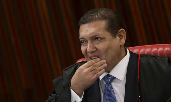 Mensagens de Vorcaro citam Kassio e relatam quarto com cinco mulheres em festa
