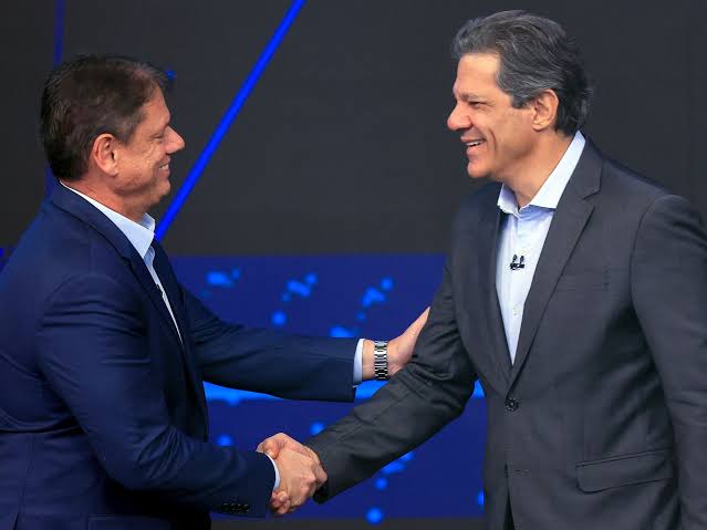 Tarcísio de Freitas é reeleito governador de São Paulo no primeiro turno